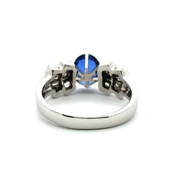 Bague en or blanc, saphir, et diamants