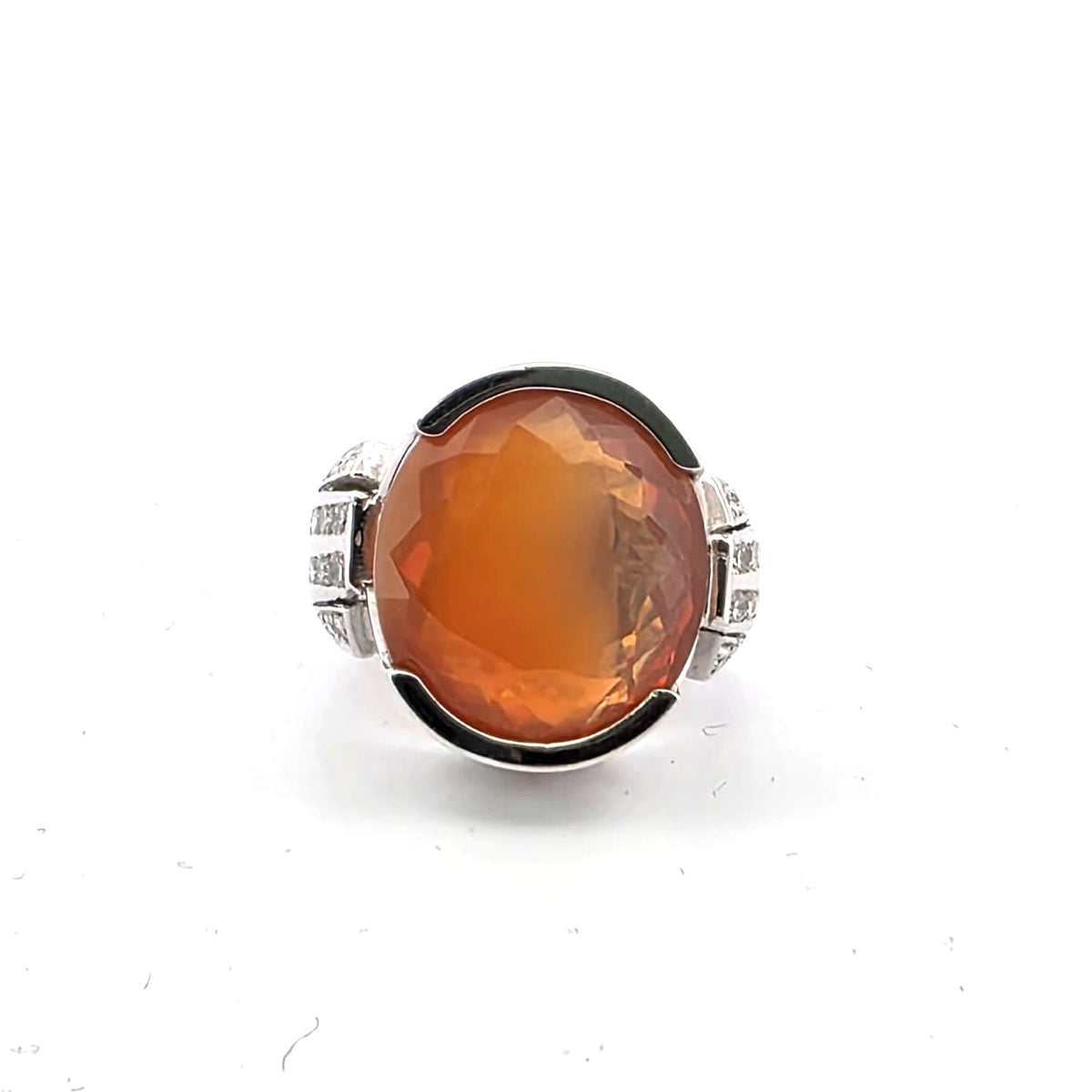 Bague Cocktail en or blanc, opale et diamants