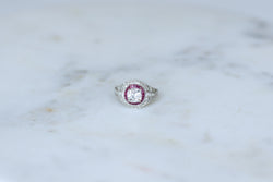 Bague Dôme en platine, rubis et diamants