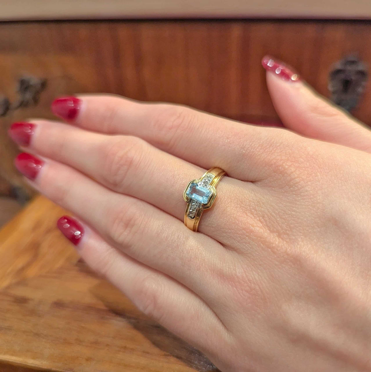 Bague en or jaune, aigue-marine et diamants