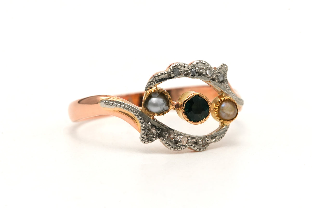 Bague en or jaune, émeraude, perles et diamants