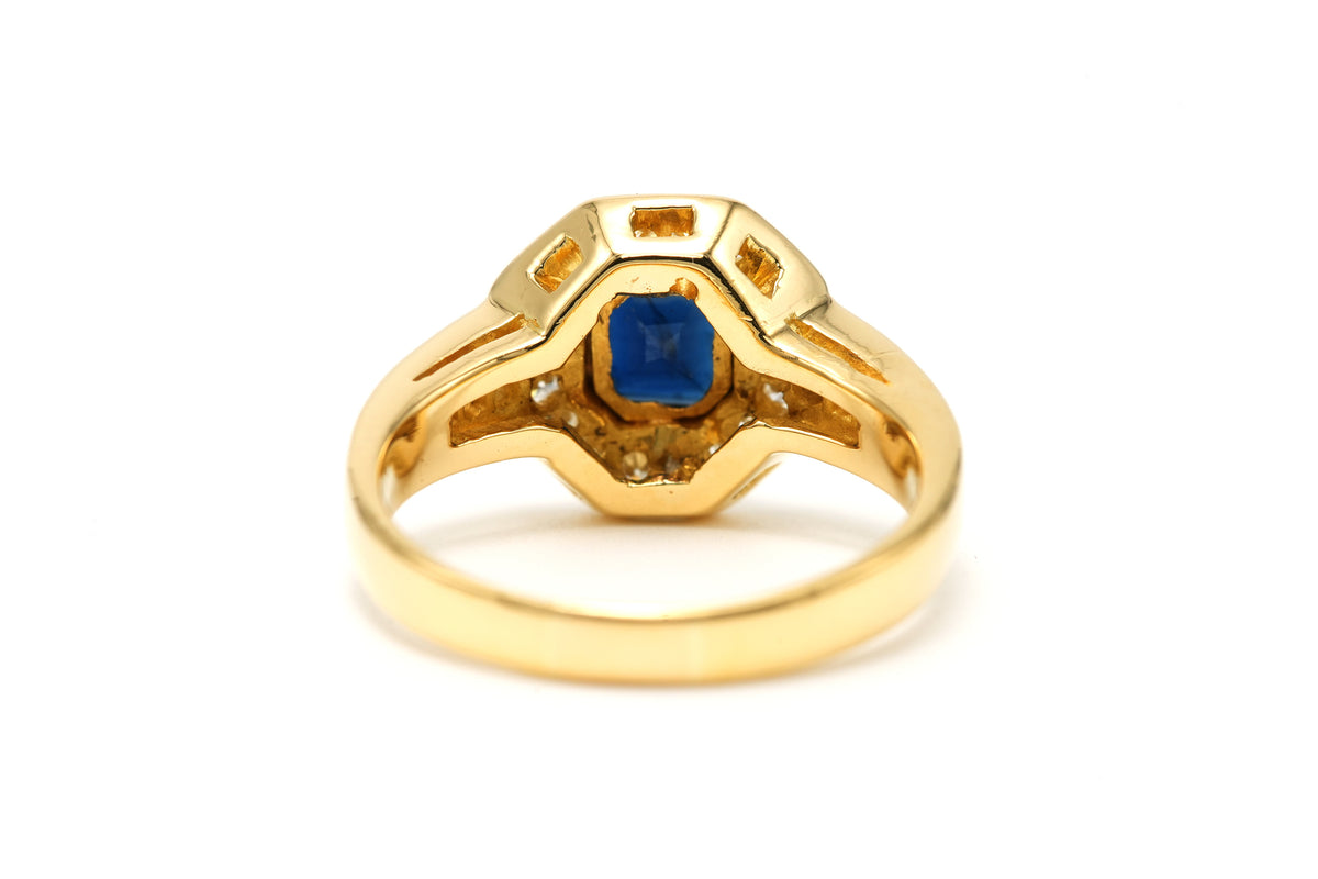 Bague Entourage en or jaune, saphir et diamants