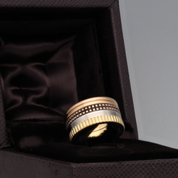 Bague Bandeau BOUCHERON "Quatre" en or or blanc, or jaune, or rose et pvd