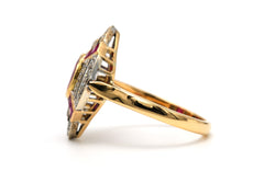 Bague Marquise en or jaune, rubis et diamants