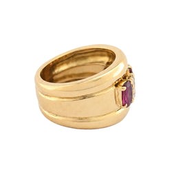 Bague Bandeau en or jaune, rubis et diamants