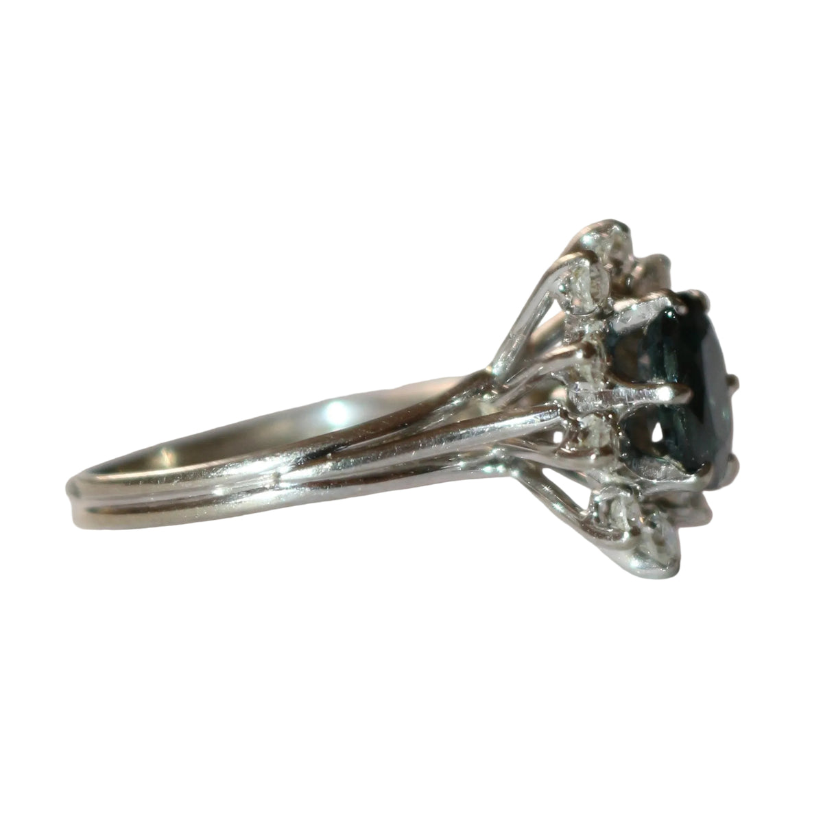 Bague Marguerite en or blanc, saphir et diamants