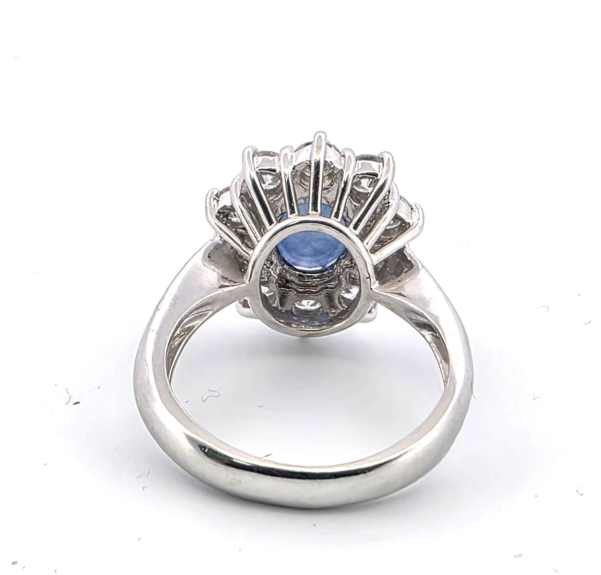Bague Marguerite en or blanc, saphir et diamants