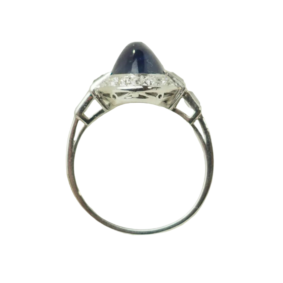 Bague Entourage en platine, saphir, et diamants