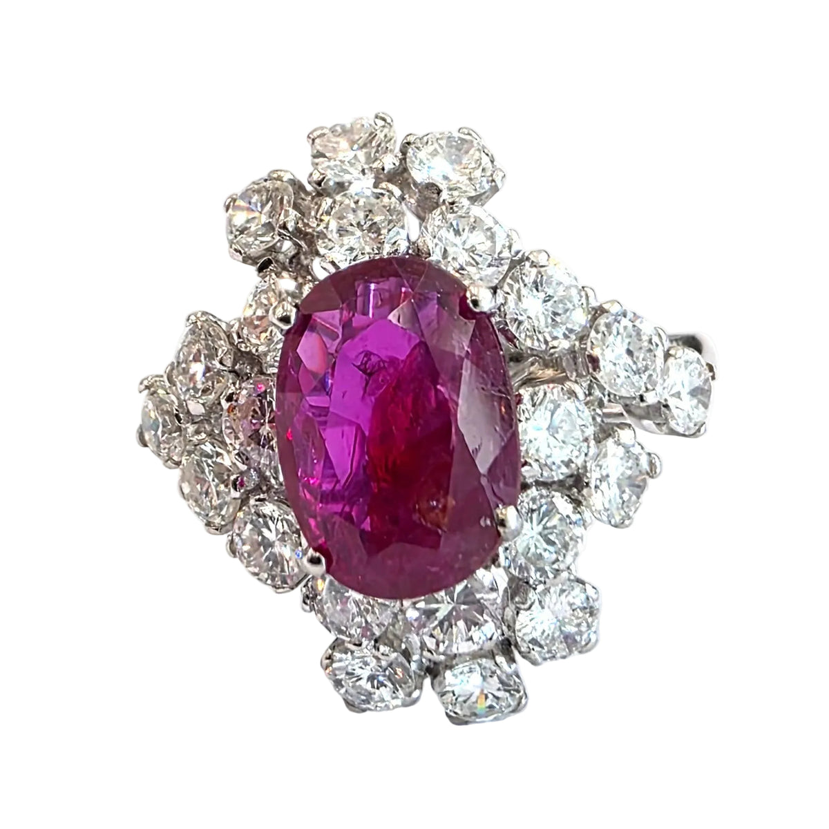 Bague Entourage en or blanc, rubis et diamants