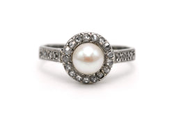 Bague Entourage en or blanc, perle et diamants