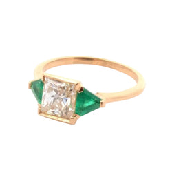 Bague Trilogie en or jaune, émeraudes et diamant