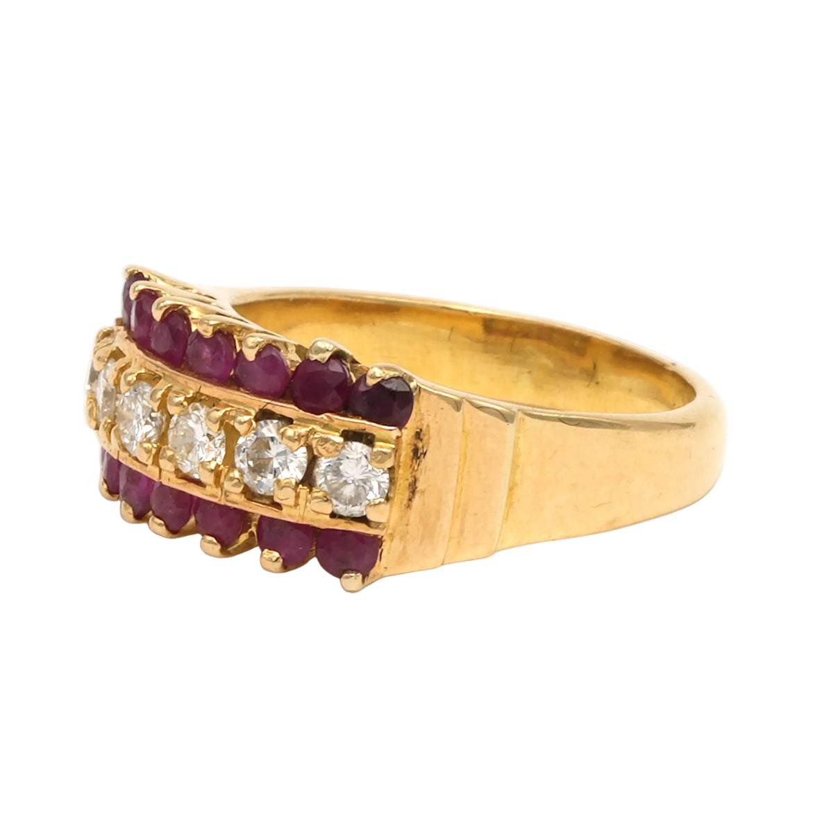 Bague Bandeau en or jaune, rubis et diamants