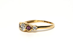 Bague Alliance en or jaune, rubis et diamants
