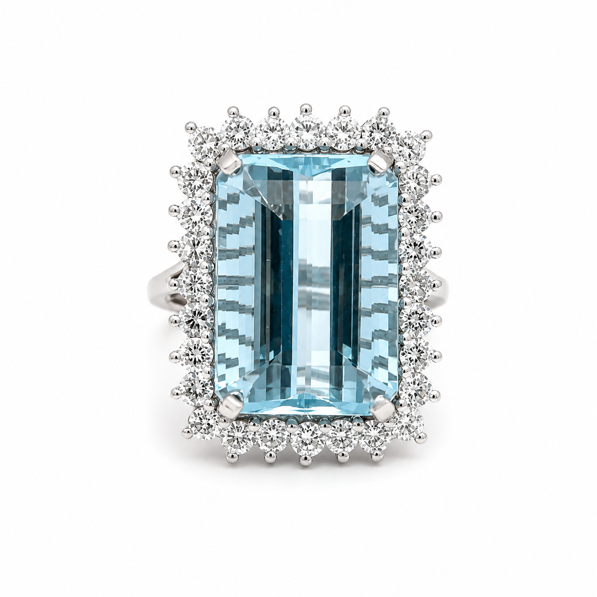 Bague Entourage en or blanc, aigue-marine et diamants