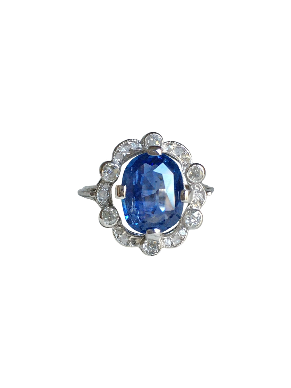 Bague Entourage en or blanc, platine, saphir et diamants