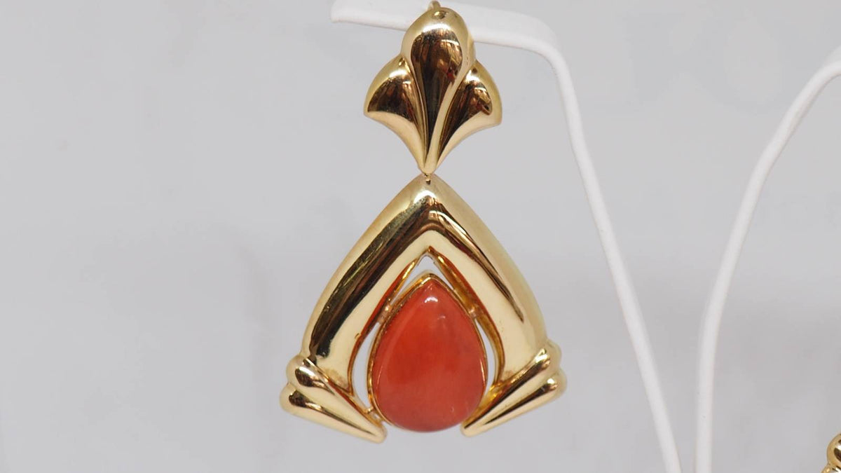 Boucles d'oreilles Pendantes en or jaune et corail