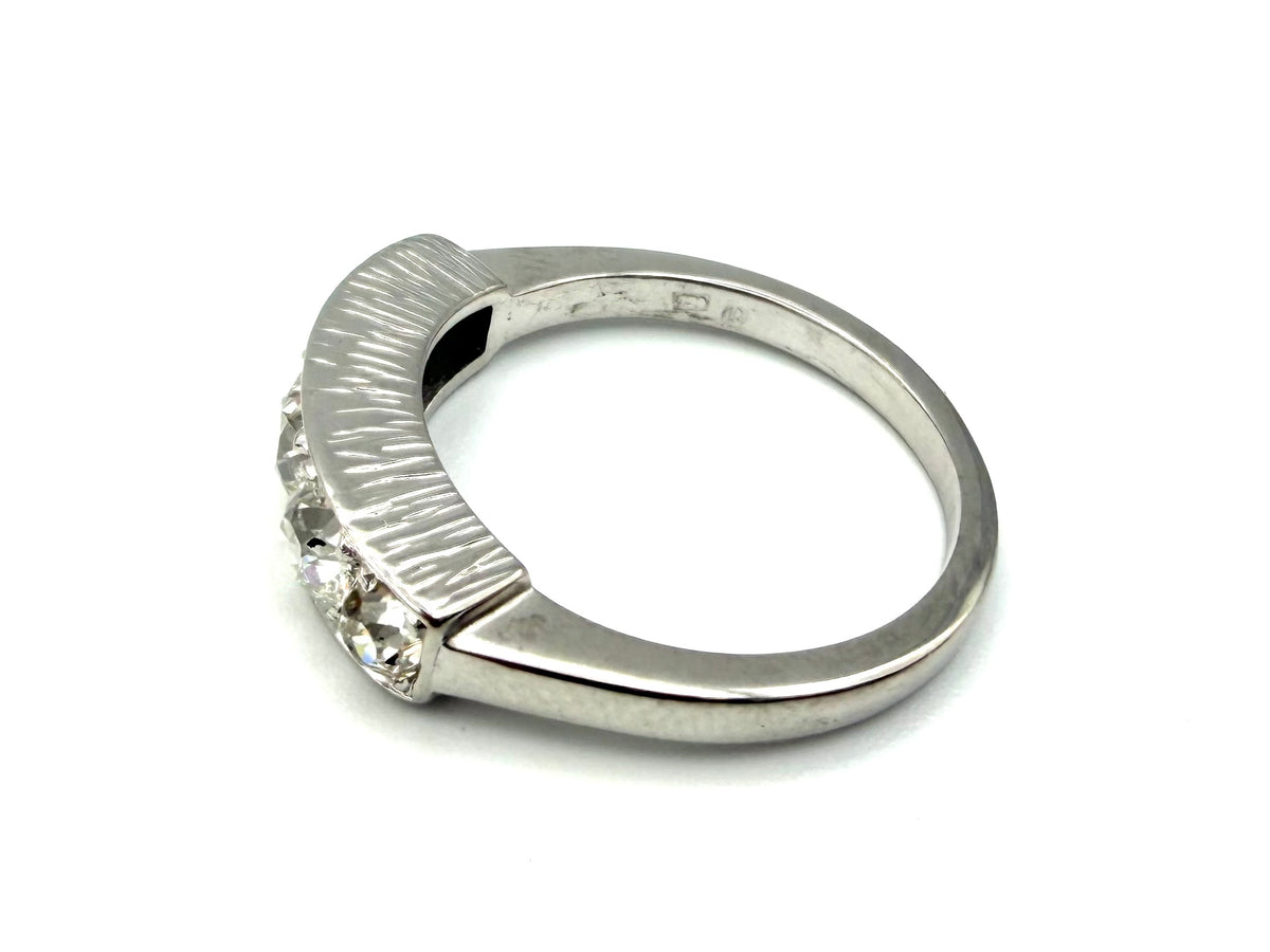 Bague Jarretière en or blanc et diamants