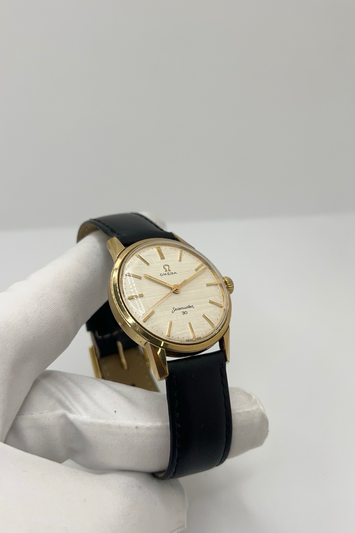 Montre OMEGA Seamaster 300 en acier et cuir