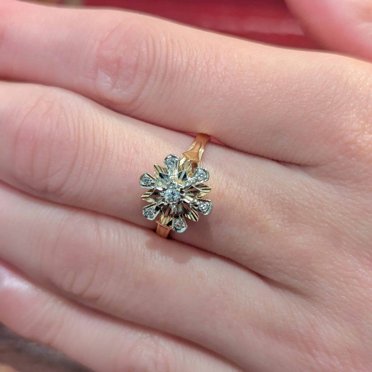 Bague Marguerite en or jaune et diamants