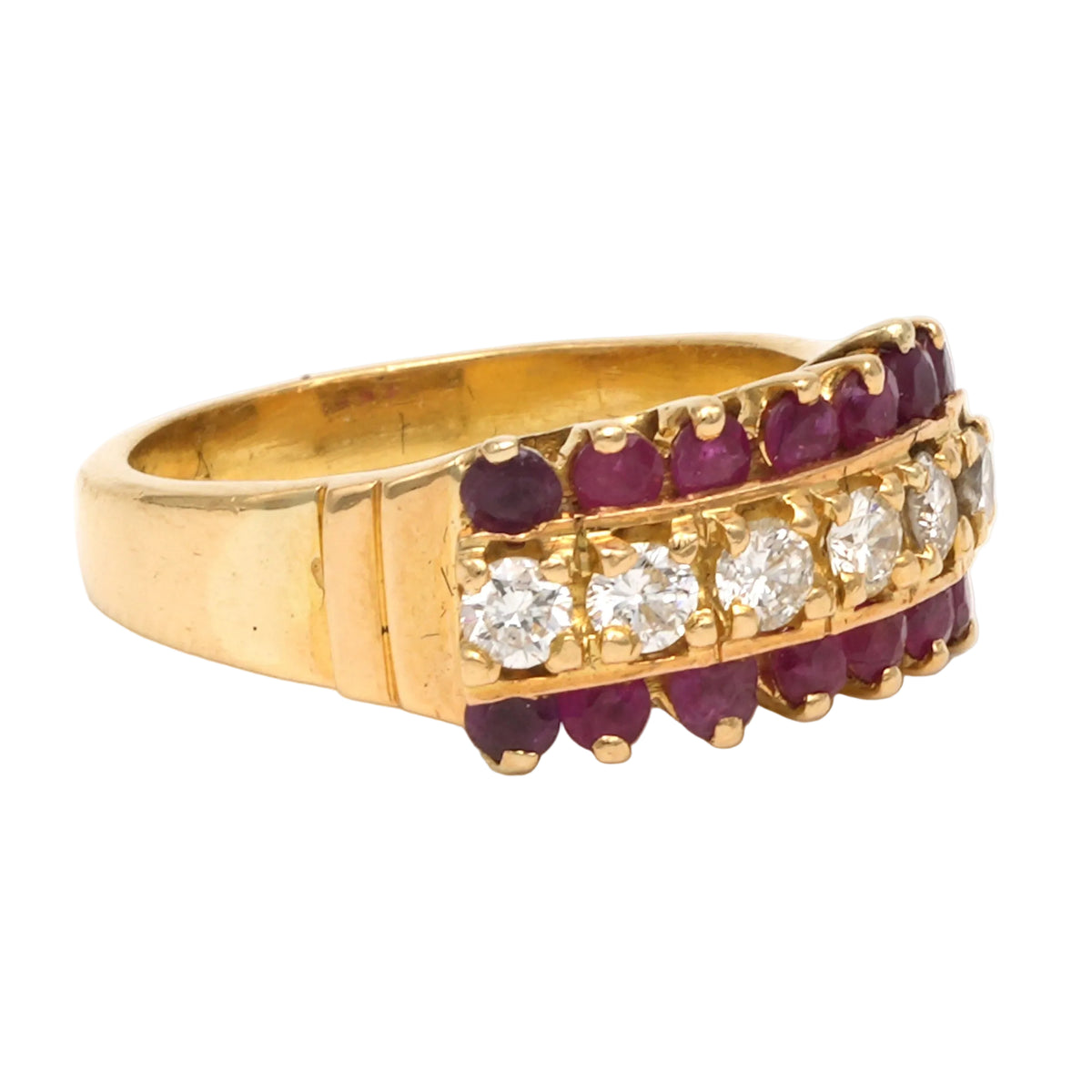 Bague Bandeau en or jaune, rubis et diamants