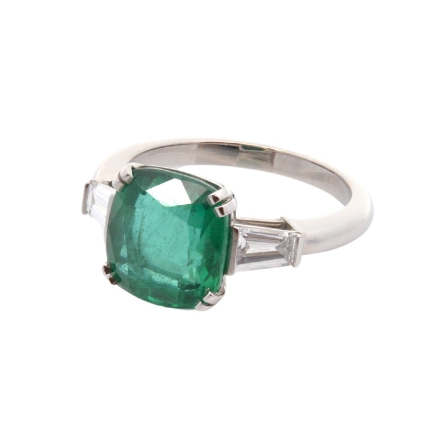 Bague Trilogie en platine, émeraude et diamants