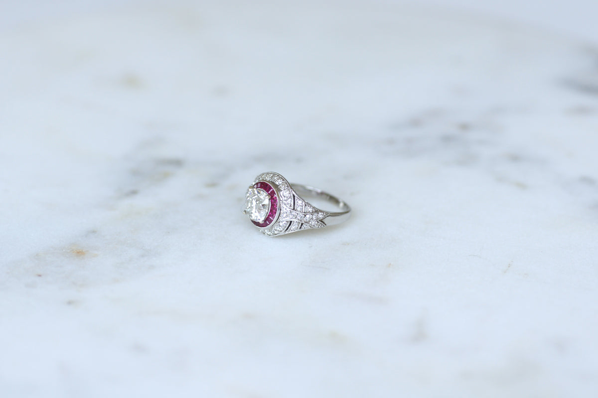 Bague Dôme en platine, rubis et diamants