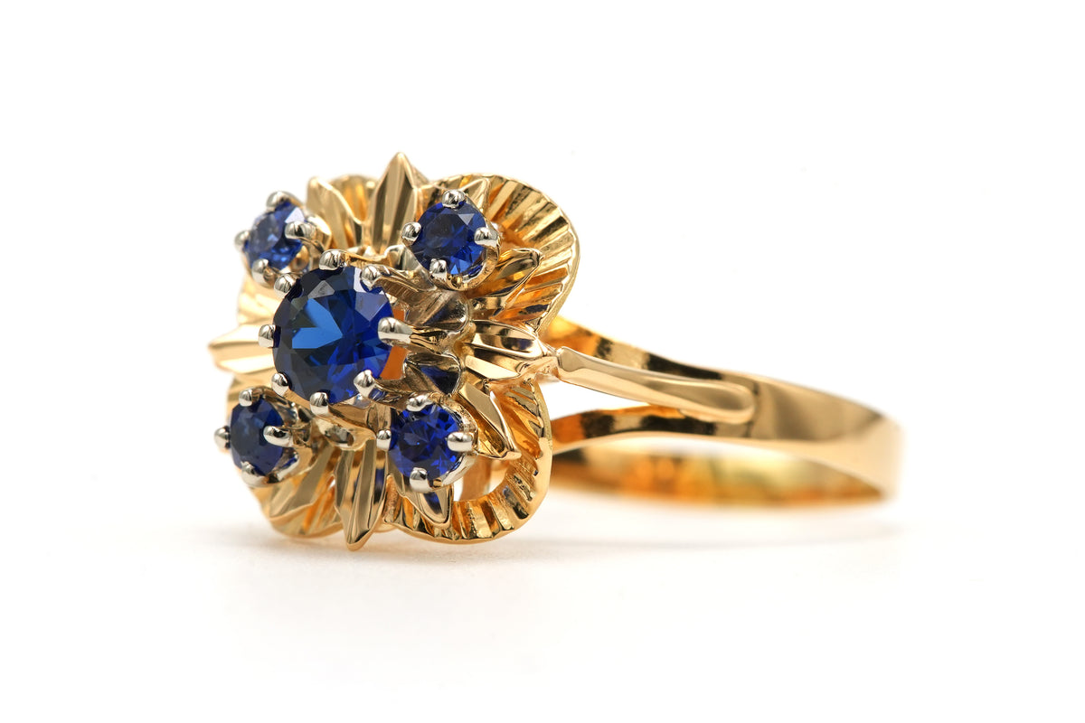 Bague Marguerite en or jaune et saphirs