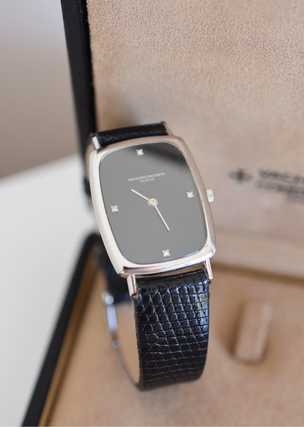 Montre VACHERON CONSTANTIN en or blanc, acier, cuir, onyx et diamants