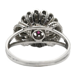 Bague Entourage en or blanc, rubis et diamants