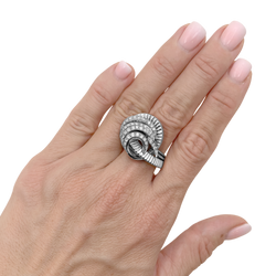 Bague Pavée en or blanc, platine et diamants