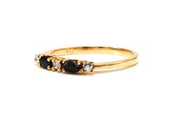 Bague Alliance en or jaune, saphirs et diamants