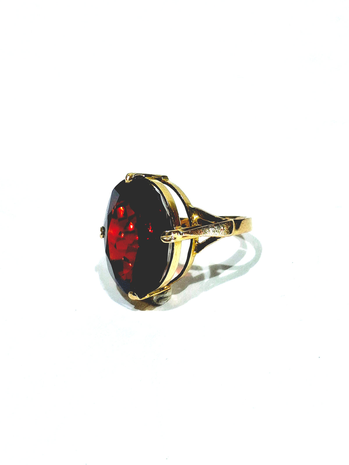 Bague Cocktail en or champagne et grenat