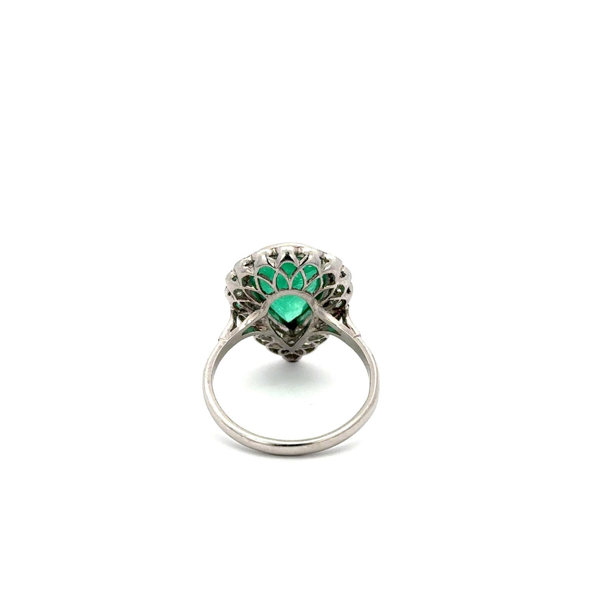 Bague Entourage en platine, émeraude et diamants