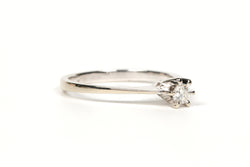 Bague Solitaire en or blanc et diamant