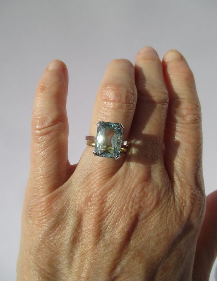 Bague Cocktail en platine et aigue-marine