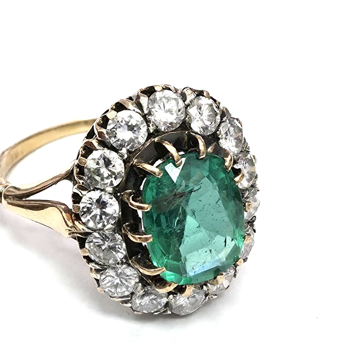 Bague en or jaune, émeraude et diamants