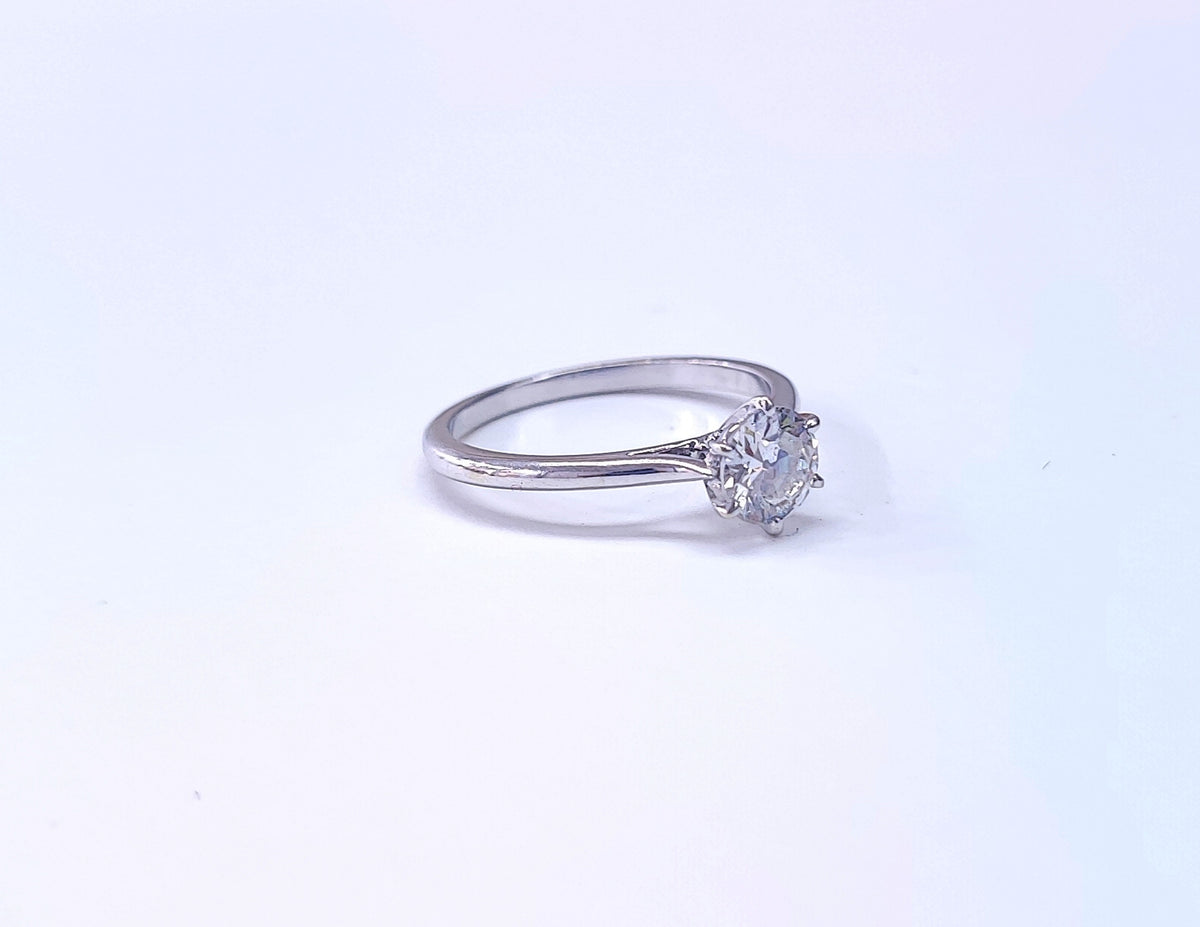 Bague Solitaire en or blanc et diamant