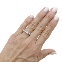 Bague Solitaire VAN CLEEF & ARPELS Solitaire Perlée en or blanc et diamant