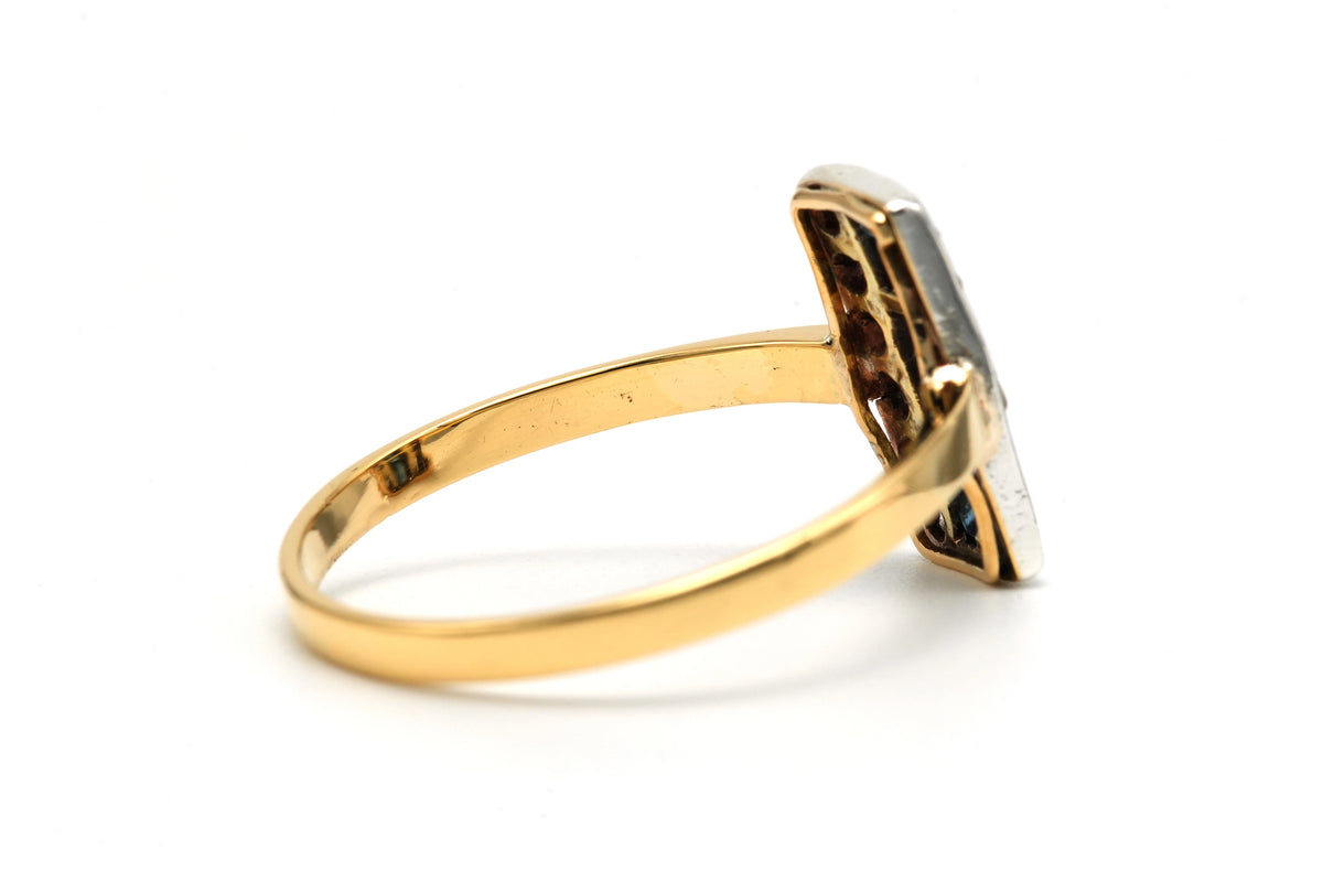 Bague en or jaune, saphirs et diamants