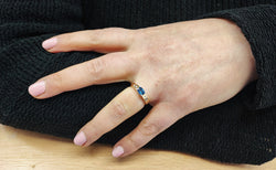 Bague en or jaune, saphir, et diamants