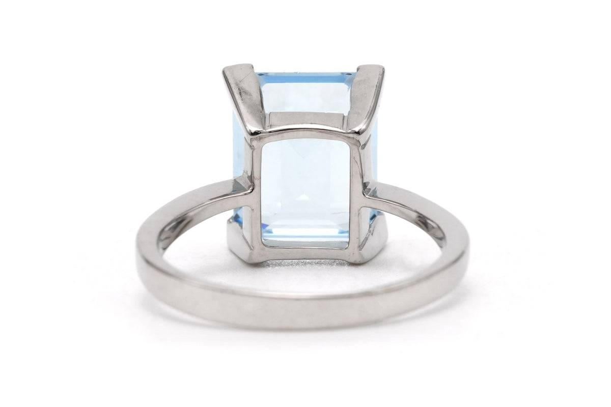 Bague Solitaire en or blanc et aigue-marine