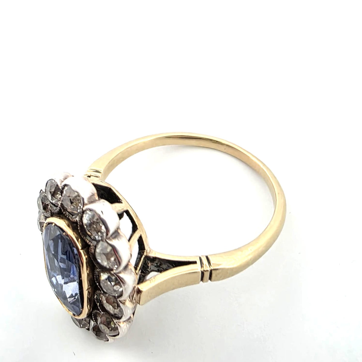 Bague Entourage en or jaune, argent, saphir et diamants