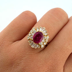 Bague Entourage en or jaune, rubis et diamants