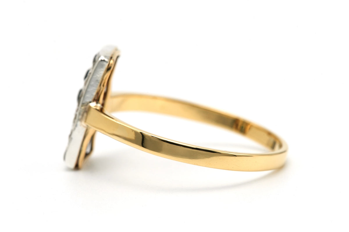 Bague en or jaune, saphirs et diamants