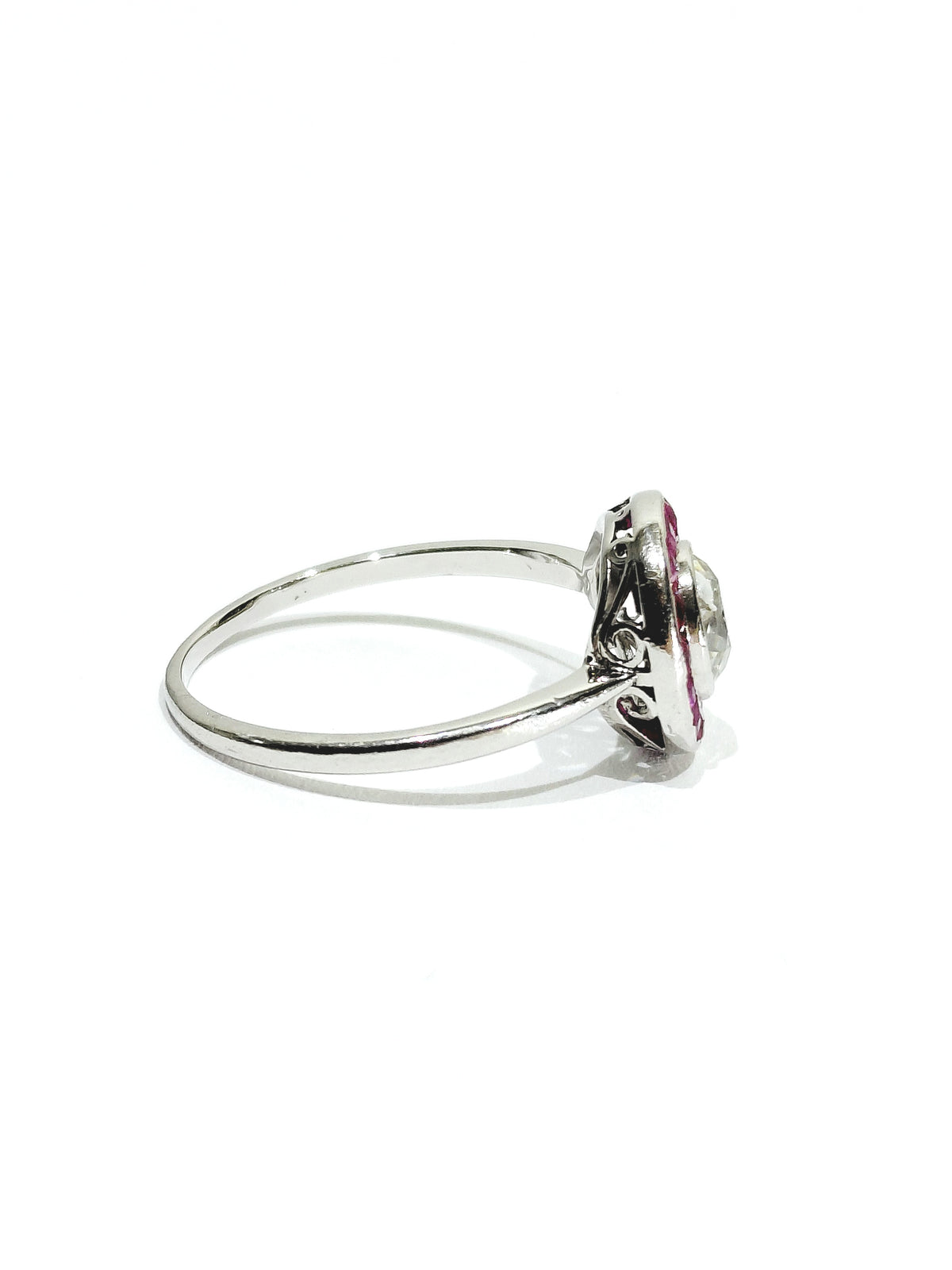 Bague Cible en platine, rubis, et diamants