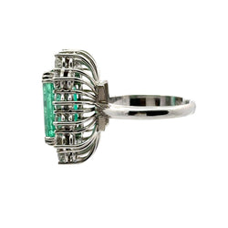 Bague Entourage en or blanc, émeraude et diamants