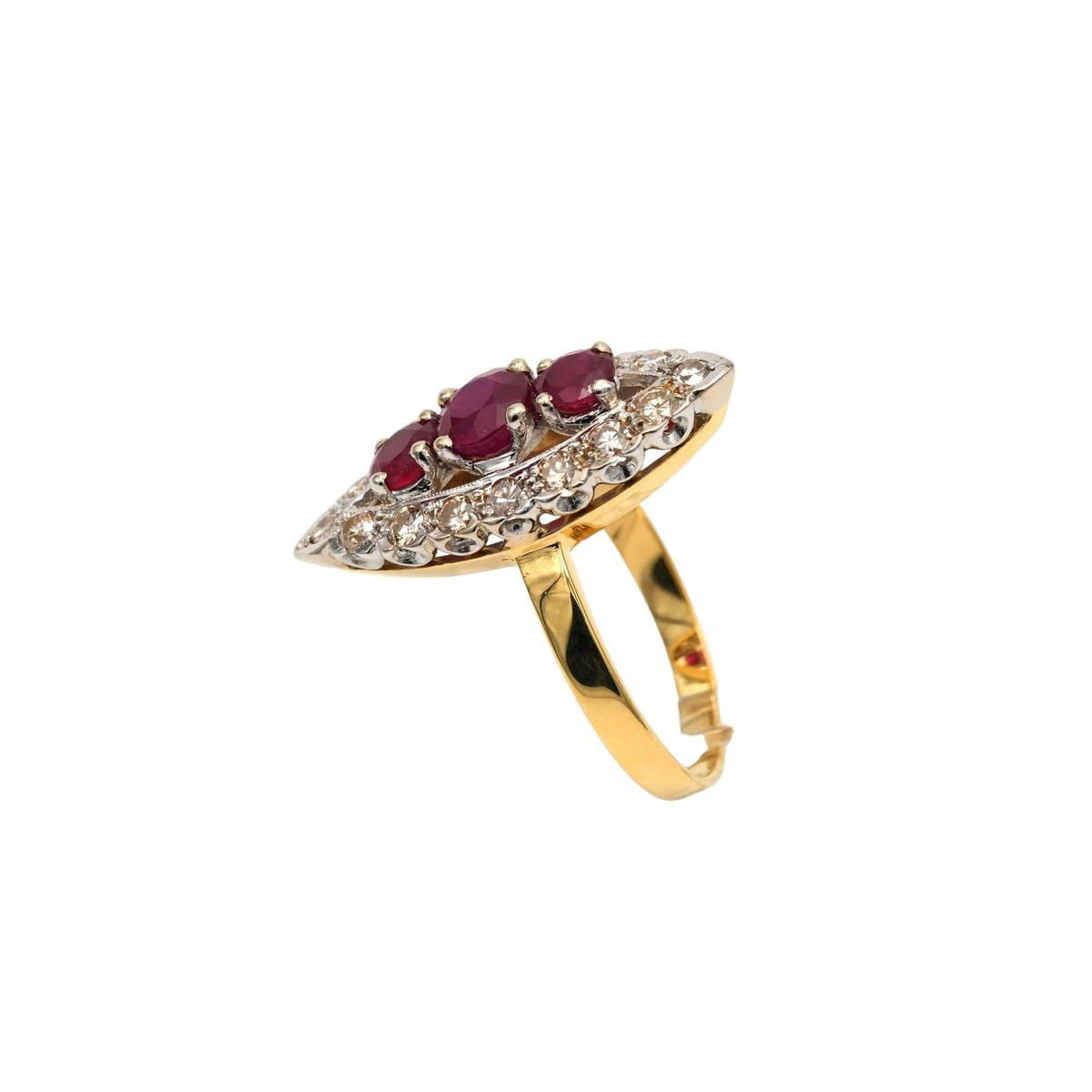 Bague Marquise en or blanc, or jaune, rubis et diamants