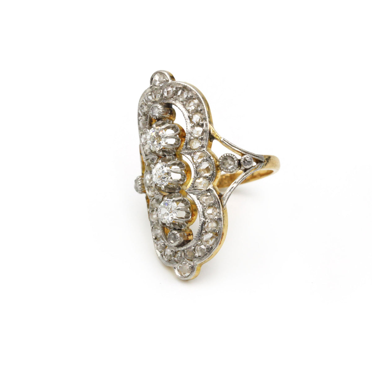 Bague Marquise en or jaune, platine, et diamants