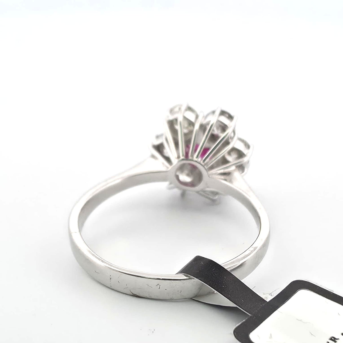 Bague Marguerite en or jaune, rubis et diamants