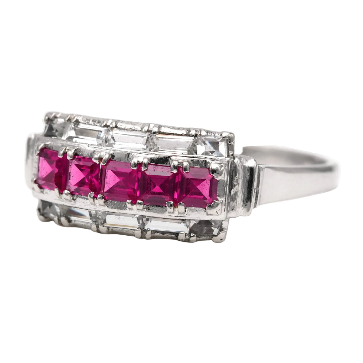 Bague Tank en or blanc, rubis et zirconiums